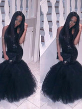 Hermosos vestidos de fiesta de tul con lentejuelas y escote halter de sirena sin mangas hasta el suelo